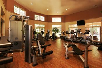 Pinnacle highland apartments fitness center
