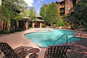 Pinnacle highland apartments swimming pool