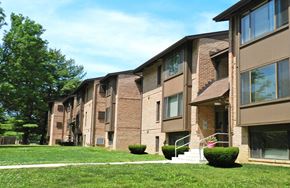 Timonium apartment for rent - Exterior View at Reflection Knoll at 5 Corners, Timonium, Maryland