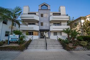 Long Beach apartment for rent - Front of building on Ocean