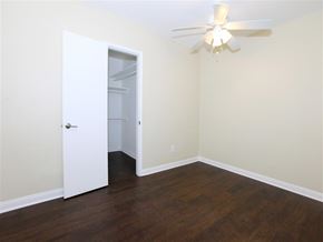 Long Beach apartment for rent - Closet and ceiling fan