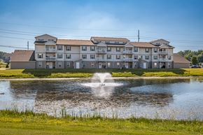 Holland apartment for rent - A large building with a fountain in front of it.