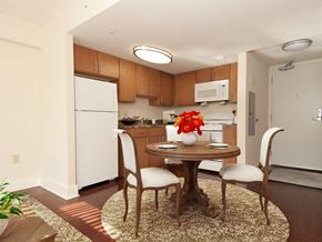 Baltimore apartment for rent - kirchen dining space