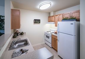 Oakhurst apartment for rent - Heritage Village at Oakhurt