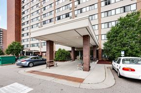 Minneapolis apartment for rent - Yorktown Entrance