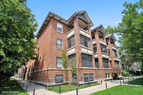 Chicago apartment for rent - a large brick apartment building on a city street