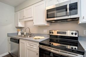 Thousand Oaks apartment for rent - Fully Furnished Kitchen at St. Charles Oaks Apartments, Thousand Oaks