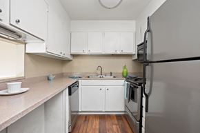 Chattanooga apartment for rent - Kitchen Side View - Lakeshore on the Hill