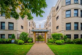 Chicago apartment for rent - the building in which the hotel is located