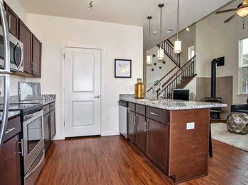 Ironhorse apartments at large kitchen breakfast bar