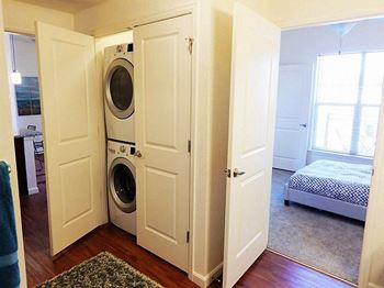 Ironhorse apartments full sized washers & dryers