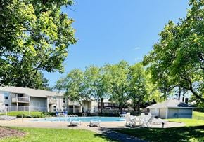 Virginia Beach apartment for rent - Beautiful blue sky and pool area
