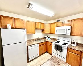 Virginia Beach apartment for rent - Bright, classic kitchen