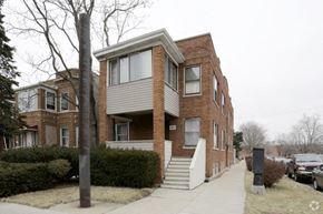 Chicago apartment for rent - the house is on the corner of a sidewalk