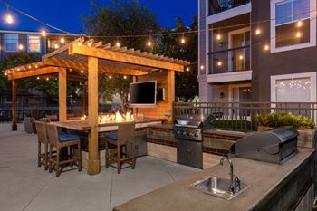 Outdoor firepit patio