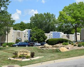 Gladstone apartment for rent - an apartment building with cars parked in front of it