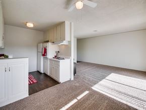 San Diego apartment for rent - Wall-to-Wall Carpeting at The Tecs SDSU