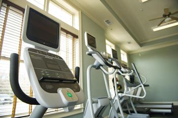 Fitness center (click for virtual tour)
