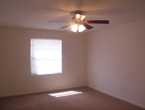 Gainesville townhouse for rent - master bedroom