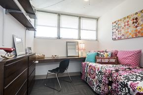 Gainesville townhouse for rent - a bedroom with a bed and a desk