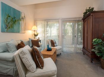 Carpet in living & bedrooms