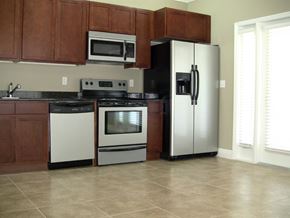 Gainesville townhouse for rent - Modern Studio kitchen with tiled floors