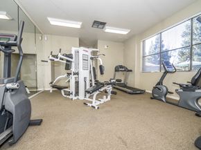 Sacramento apartment for rent - River Terrace Apartments | Gym