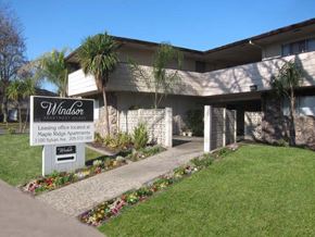 Modesto apartment for rent - Front entrance with monument sign