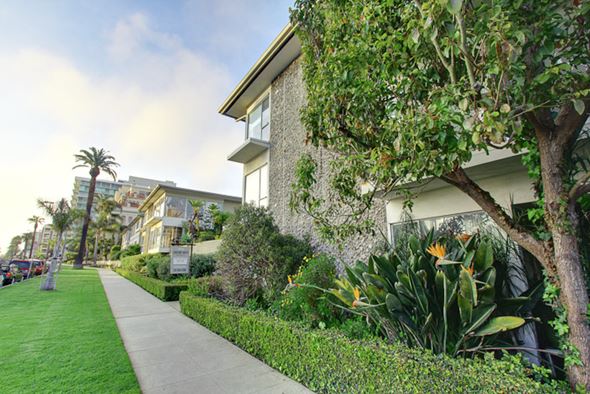 Santa Monica apartment for rent - a sidewalk in front of a building with plants and trees