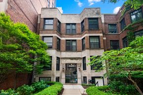 Chicago apartment for rent - Outside Building of 429 W Melrose Apartment in Lakeview