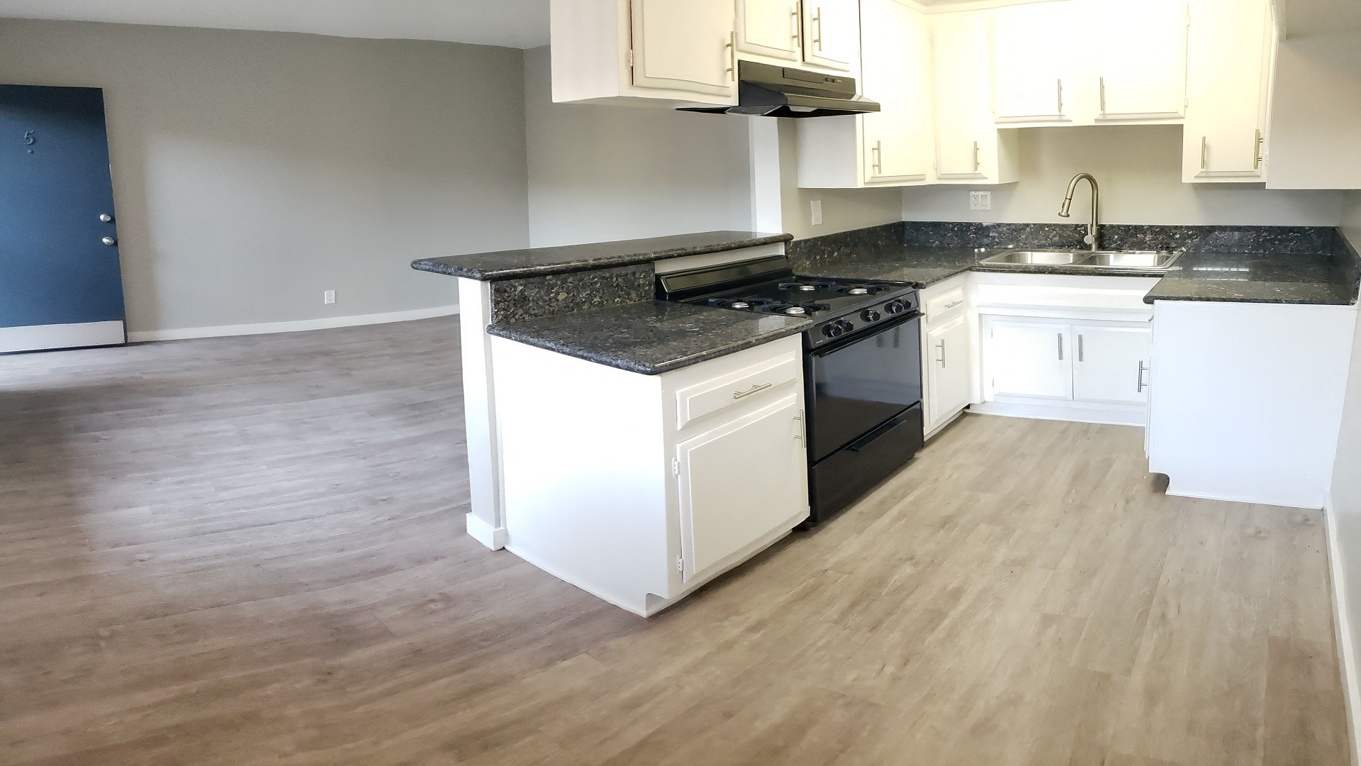 Floor plan for 1 bed, 1 bath, 570 sqft