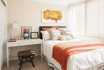 Washington apartment for rent - a bedroom with a bed and a desk
