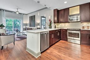 Charlotte apartment for rent - Myers Park apartments near Duke Energy - The Encore SouthPark - kitchen