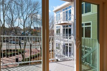 Balcony/patio area