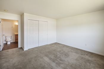 Stain-resistant carpeting