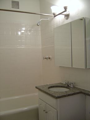 Evanston apartment for rent - Studio Kitchen