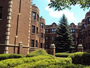 Evanston apartment for rent - Beautiful Lush Green Courtyard