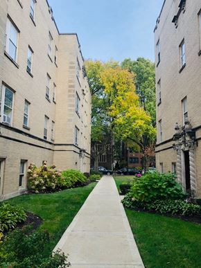 Evanston apartment for rent - Forest Courtyard