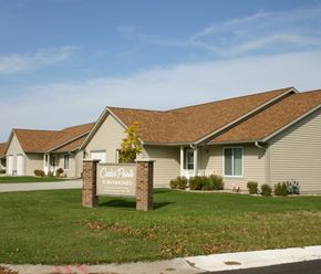 New Richland townhouse for rent - A sign in front of a building that says "Colonial Park Townhomes".