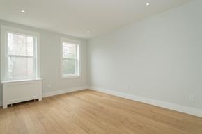Brighton apartment for rent - a living room with a wooden floor and two windows