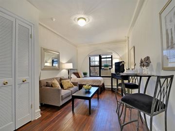 Chicago apartment for rent - a living room with a couch and a table