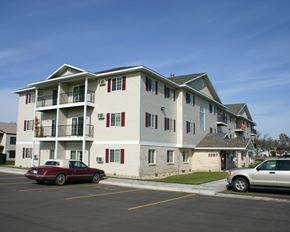 Worthington apartment for rent - a large apartment building with cars parked in front of it