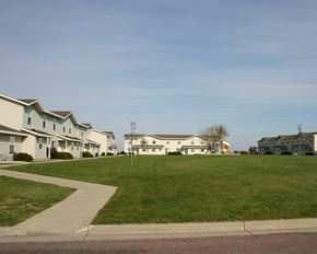 Worthington townhouse for rent - a row of houses on a lawn in a neighborhood