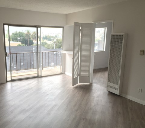 Floor plan for studio, 1 bath, 550 sqft