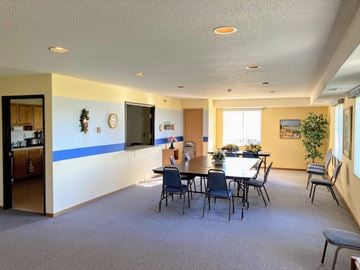 Fertile apartment for rent - A dining room with a table set for six.