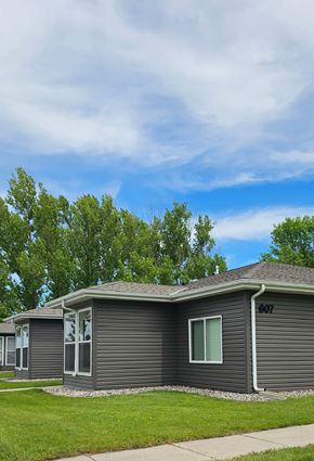 Fosston apartment for rent - A grey house with the number 607 on it.