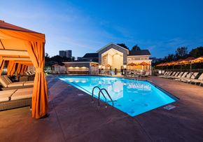 Shelton apartment for rent - the swimming pool at the resort at night