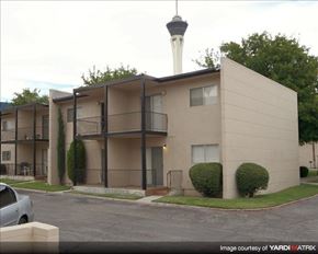 Las Vegas apartment for rent - an apartment building with a parking lot