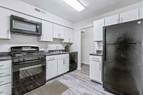 Gaithersburg apartment for rent - Eat-In Kitchen with Gas Cooking and Modern Applicances