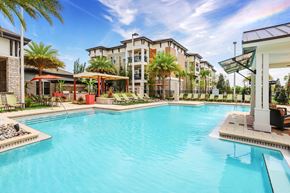 Orlando apartment for rent - Nona Park Village Apartments - resort-style swimming pool